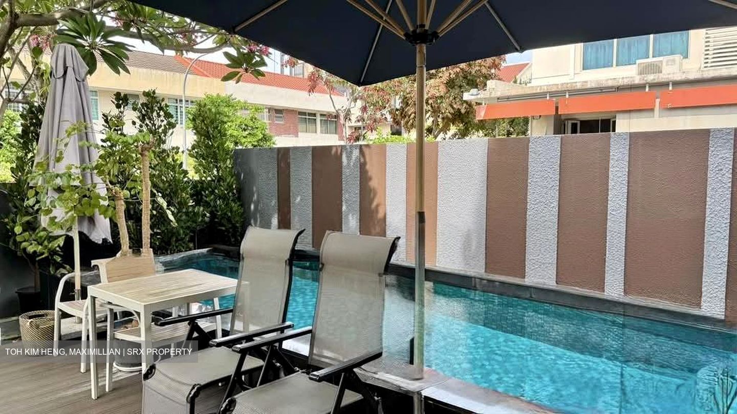 Sims Avenue (D14), Terrace #574515531